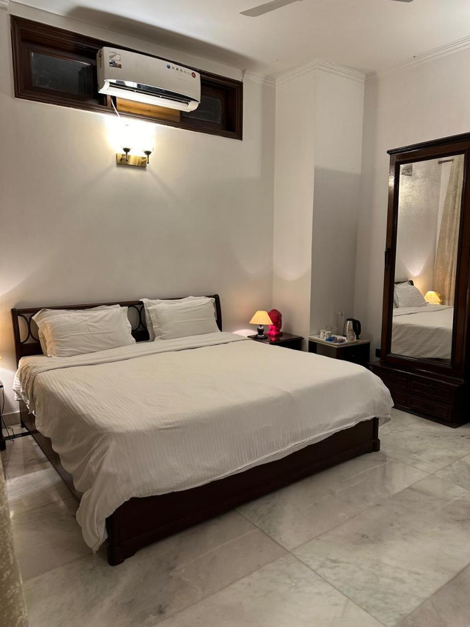 Villa 33 New Delhi Buitenkant foto